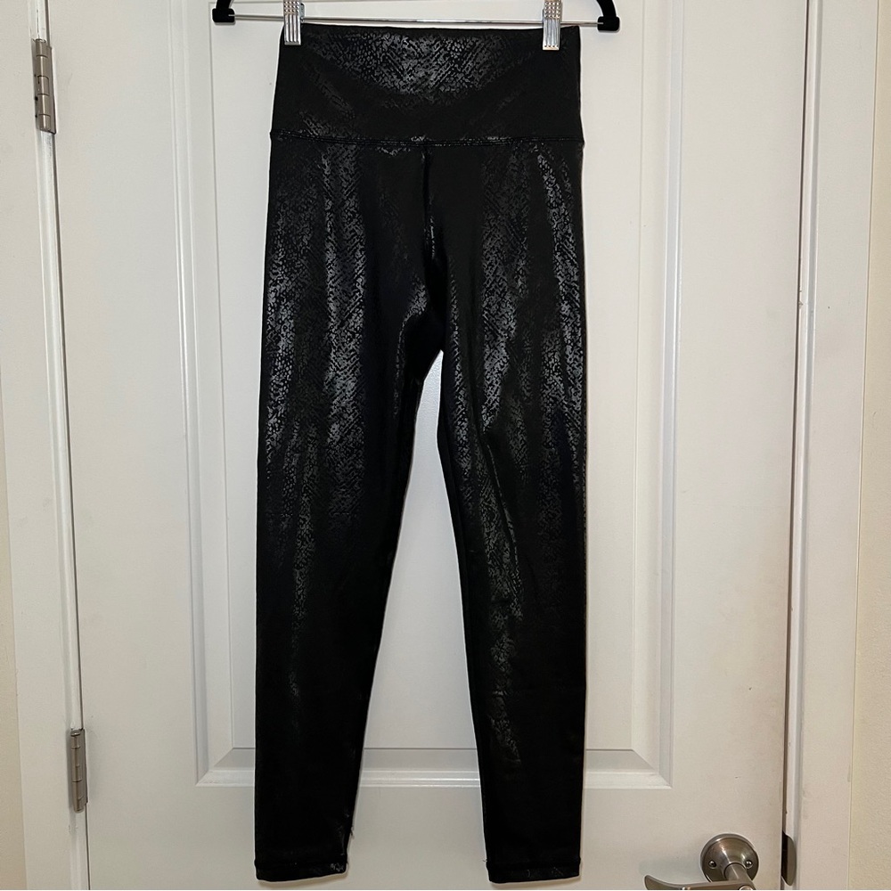 Aerie Offline Black Snake Print Leggings Size M